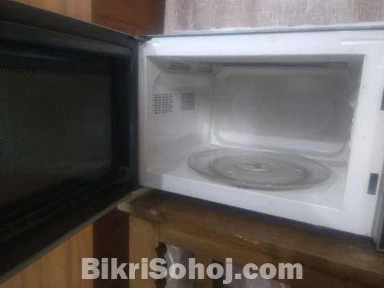 নতুনের মতো ফ্রেশ Rangs গ্রিল মাইক্রোওয়েভ ওভেন (অল্প কাজ আছে)